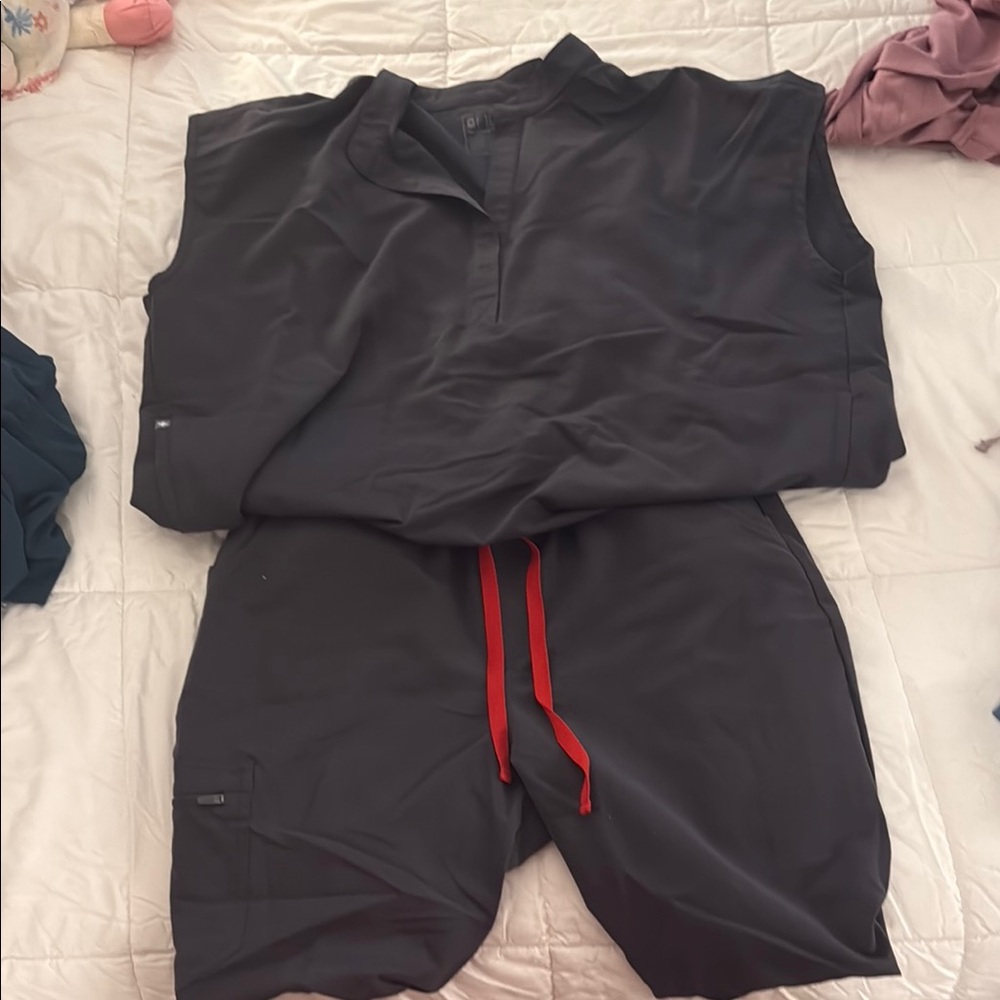 FIGS Scrubs-Rafaela Top in Charcoal with high-waisted Zamora joggers